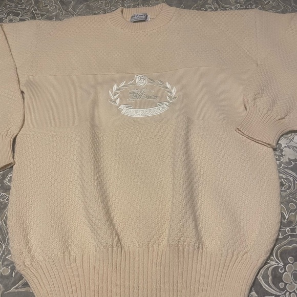 Authentic Burberry large crest 100% wool sweater - Picture 2 of 6